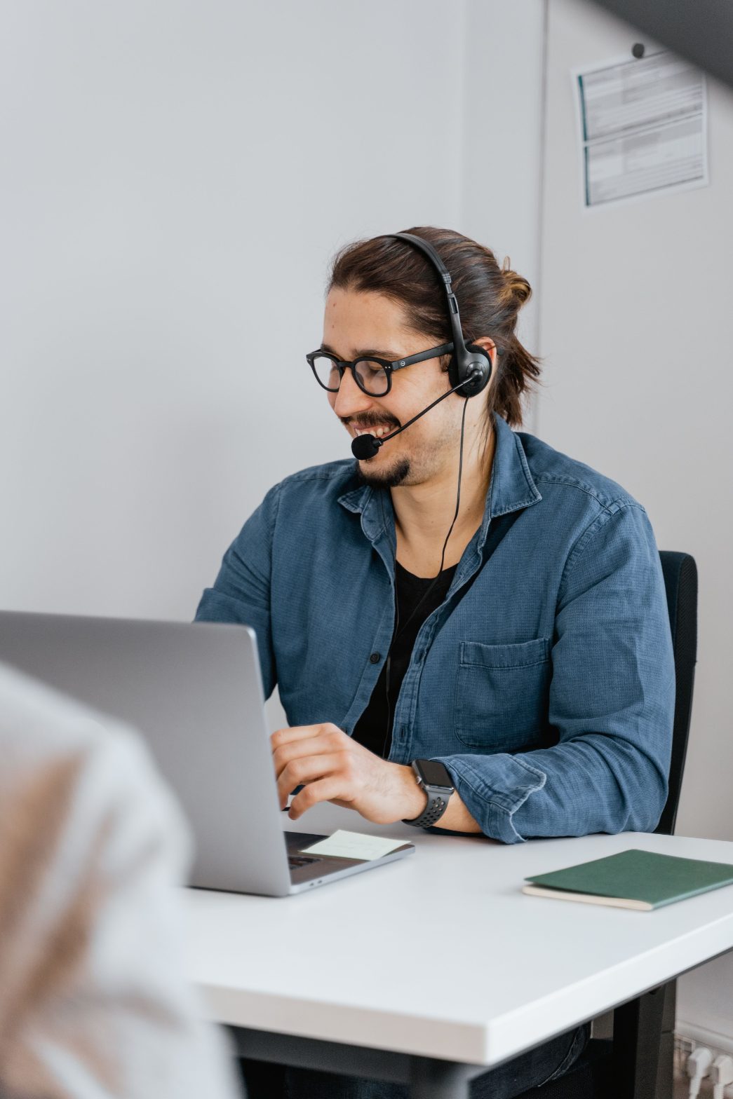 Lekker Home advisor on headset ready to assist